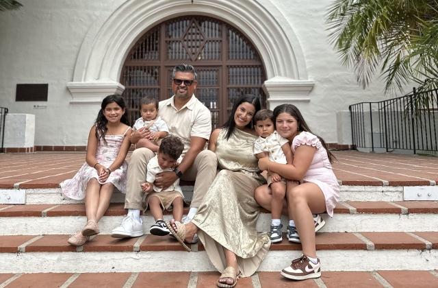 Image of Jenna with her family
